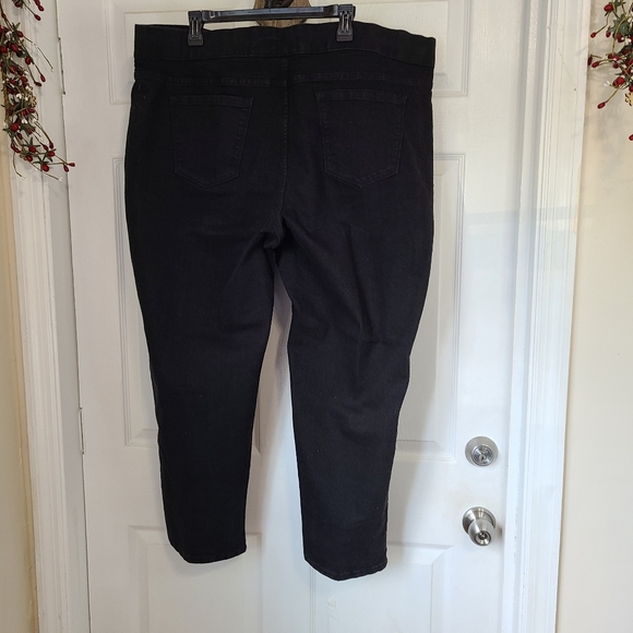 Terra & Sky Woman's Relaxed Fit Straight Leg Jeans,Size: 2X (20- 22)Color: Black - Picture 12 of 14